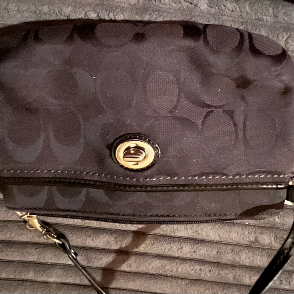 Coach wristlet - Picture 2 of 3